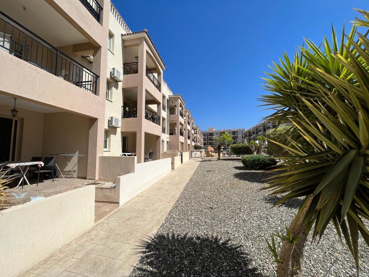 Royal Seacrest Residence Paphos Exterior photo