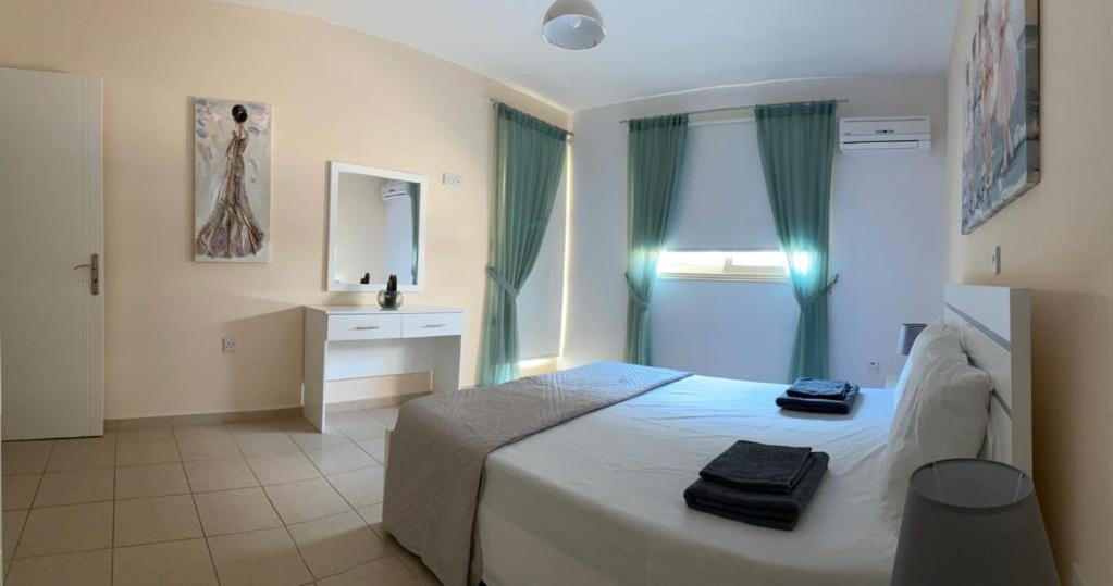 Royal Seacrest Residence Paphos Exterior photo